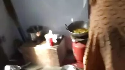 छोटे आदमी एक विशाल पेंटीहोज्ड महिला का विश्लेषण करते ब्लू सेक्सी फुल मूवी हैं