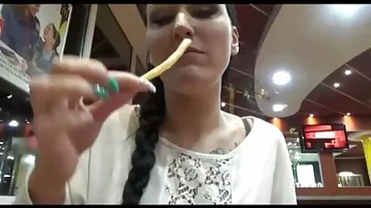 चंकी गिल्फ़ लव देवी इंग्लिश सेक्सी फिल्म फुल पेंटीहोज में गर्म हो जाती है